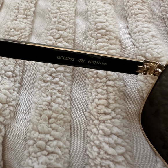 Gucci Unisex Sunglasses - Picture 2 of 8